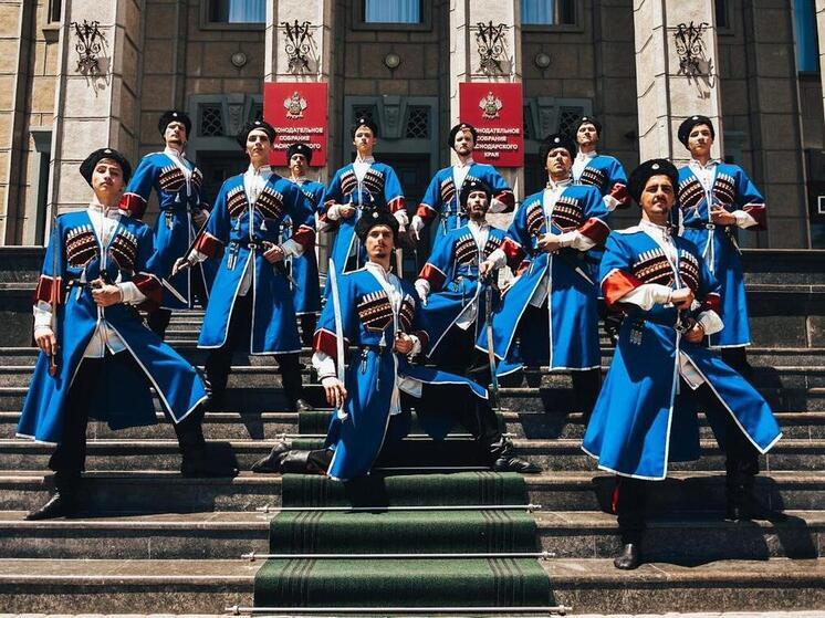 Сельский Дом культуры и спорта станицы Елизаветинской в прошлом году отметил свое 55-летие, но юбилейные концерты, правда, с прибавкой +1, проходят до сих пор