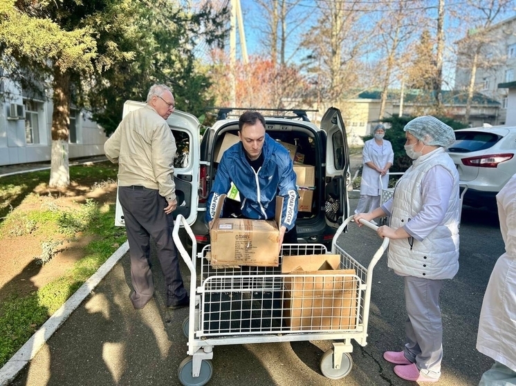 «Коробки храбрости» доставили в детские больницы Краснодарского края