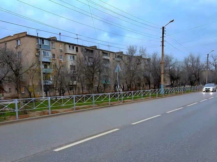 В Астрахани увеличивают протяжённость леерных ограждений у школ и детсадов для повышения безопасности