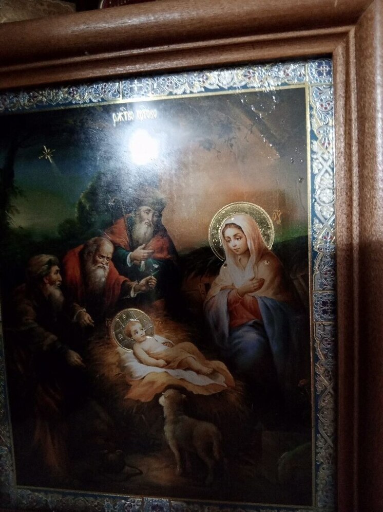 В доме орловчанки дважды мироточила икона Рождества Христова