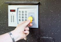 В Москве скоро могут стать редкостью «коды домофонов» — стандартный способ войти в подъезд без ключа