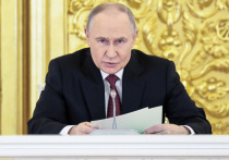 Владимир Путин дал поручения правительству и губернаторам на новый,  2026-й, год. Главная задача в соцсфере не меняется - это повышение рождаемости, которого в текущем году, несмотря на многочисленные меры поддержки, добиться не удалось. В экономике президент призвал возвращаться на траекторию роста.  И параллельно  заниматься  «обелением». «С повышением НДС нам нужно, чтобы ничего в тень не уходило», - подчеркнул Путин. Он выразил надежду, что НДС повышается временно. 