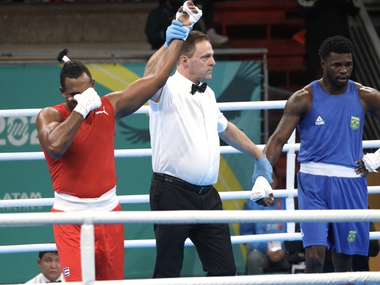 А новый боксерский король-то, казах Головкин, – голый!