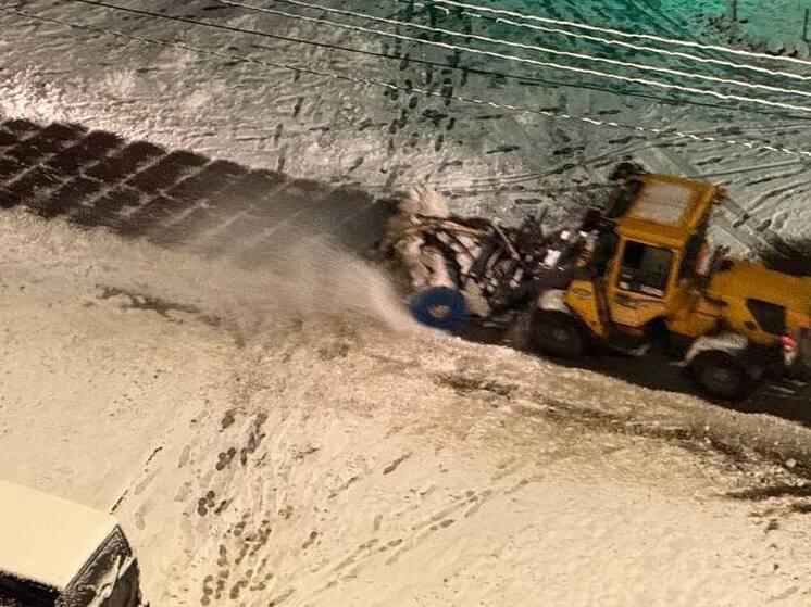 В Мурманске местами ограничили движение транспорта из-за уборки снега