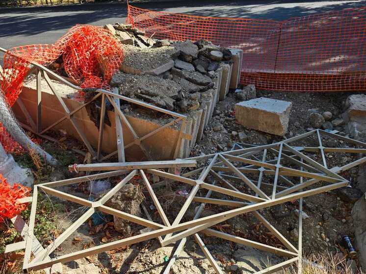 На камеры видеофиксации в Сочи попали сразу несколько "черных мусорщиков"