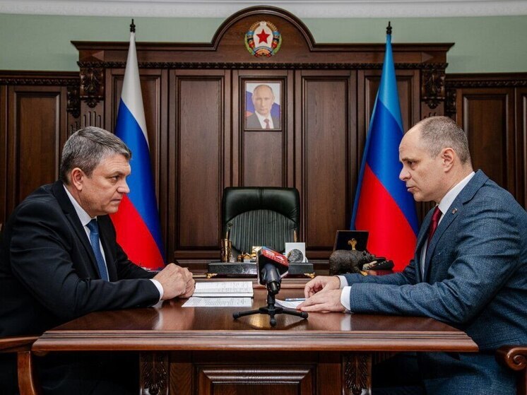 Глава Луганской Народной Республики Леонид Пасечник провел рабочее совещание, на котором были заслушаны доклады о выполнении поручений, данных по итогам общения с населением