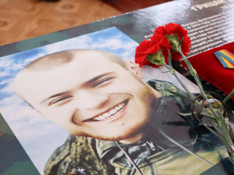 В Стаханове открыли «Парту Героя» в память о выпускнике Богдане Грицае