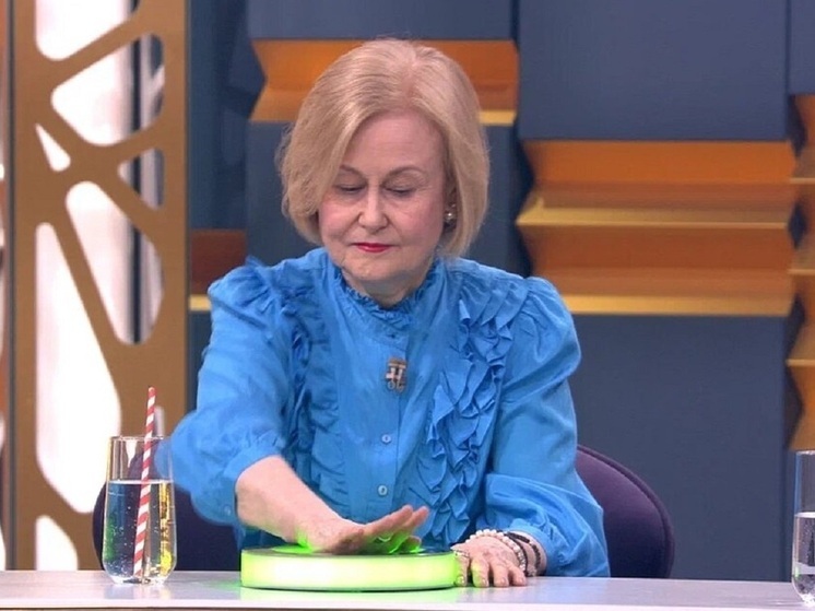 В Саранске писательница Дарья Донцова провела встречу с учениками школы №40