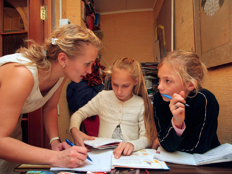 В регионах задумались об ужесточении требований к «семейникам» в школах