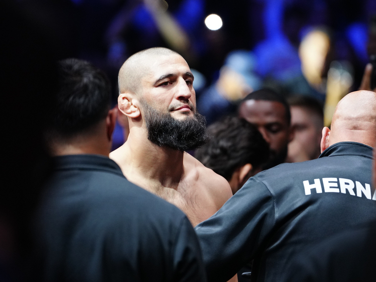 Чемпион UFC в среднем весе порассуждал над следующим поединком. 