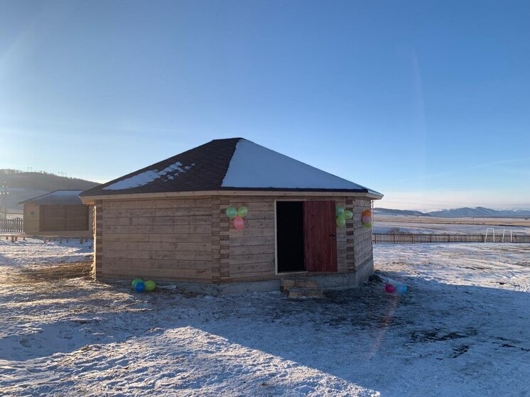 В хакасском селе открыли восьмиугольную юрту почти за 2 млн рублей