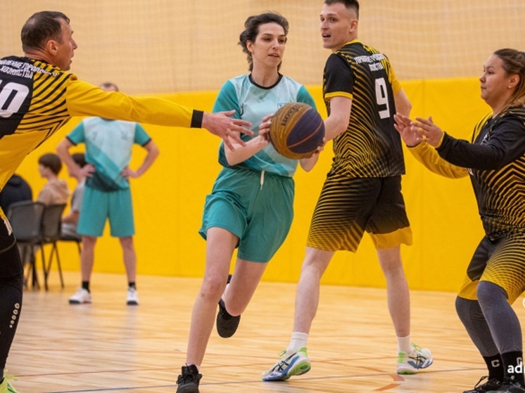 В турнире по стритболу в Нарьян-Маре победила команда коммунальщиков