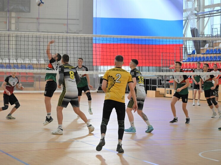 Волейбольный турнир на Комсомольском НПЗ собрал шесть сильнейших команд