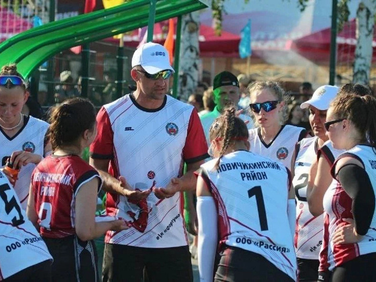 Федеральная программа «Земский тренер» в Алтайском крае стартует с 2026 года. Прошедшим конкурс инструкторам, готовым устроиться на работу в малый населенный пункт, выплатят денежное поощрение.