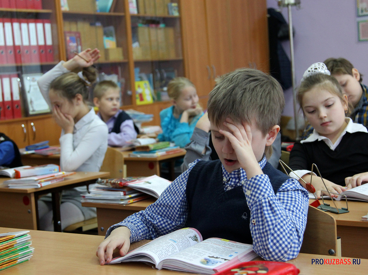 Кузбассовцам рассказали, когда при морозе можно не ходить в школу