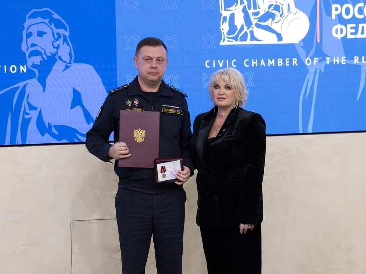 Сотрудник орловского УФССП награждён медалью «За активную военно-патриотическую работу»