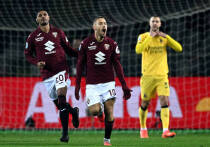 «Милан» волевым усилием выиграл у «Торино» со счётом 3:2, отыгравшись с разницы в два мяча. Дубль Кристиана Пулишича, вышедшего на замену, принёс гостям победу. Команда набрала 31 очко и возглавила Серию А, сравнявшись с «Наполи». Макс Аллегри пропустил матч из-за дисквалификации.