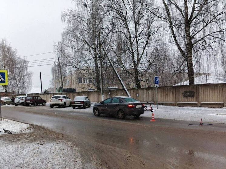 Костромские ДТП : в Нерехте пенсионер на электротрицикле попал под колеса «Лады Веста»