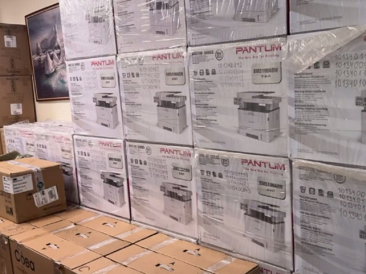 119 компьютеров и 64 принтера передал Ямал Волновахскому району