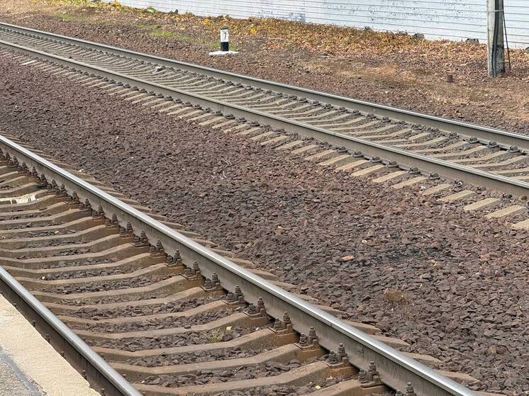 Легковушка столкнулась с поездом Адлер - Петербург в Ростовской области