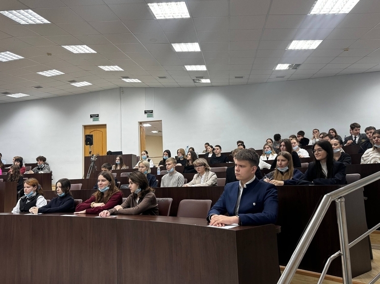 Умники и умницы земли Смоленской сражаются в гуманитарном поединке