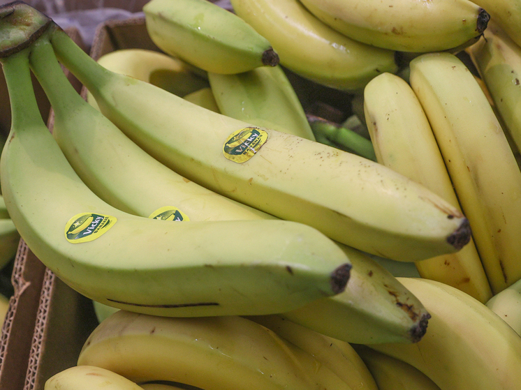 Шторм выбросил на пляжи острова Уайт контейнеры с фруктами