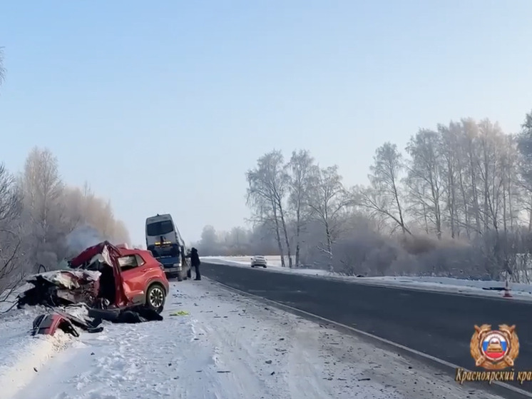 На трассе «Сибирь» в Красноярском крае автобус столкнулся с легковым автомобилем: есть погибший и пострадавшие