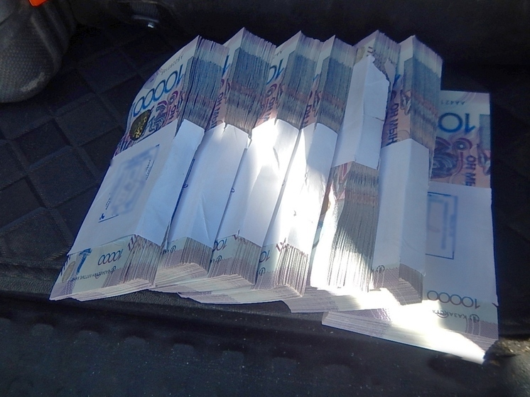 Алтайские таможенники предотвратили незаконный вывоз 7 миллионов казахских тенге