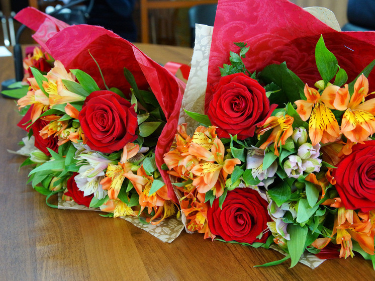 В Озерске 18-летнюю девушку обманули на 5,2 млн рублей, пообещав ей букет цветов