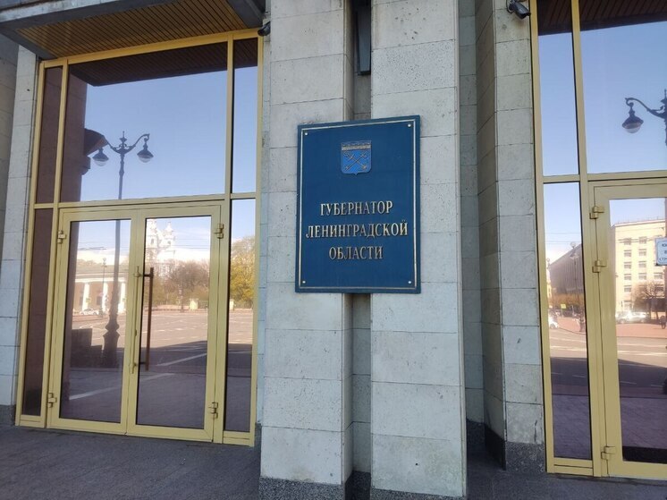 Дрозденко поздравил жителей с Днем герба, флага и гимна Ленобласти