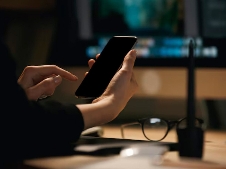 В Липецке смартфон превратился в тыкву после прибытия в ПВЗ