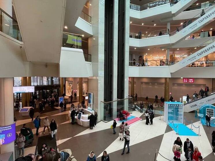 Посетителей торгового центра «Галерея» эвакуировали в Петербурге