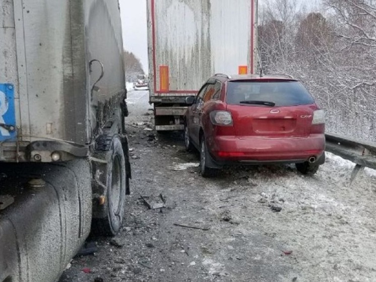 В Бурятии в ДТП с участием 4 машин пострадали два человека