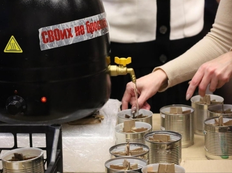 Волонтеры Гатчины сделали окопные свечи для бойцов