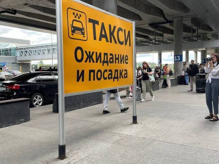 Таксистам в России запретят засиживаться во дворах