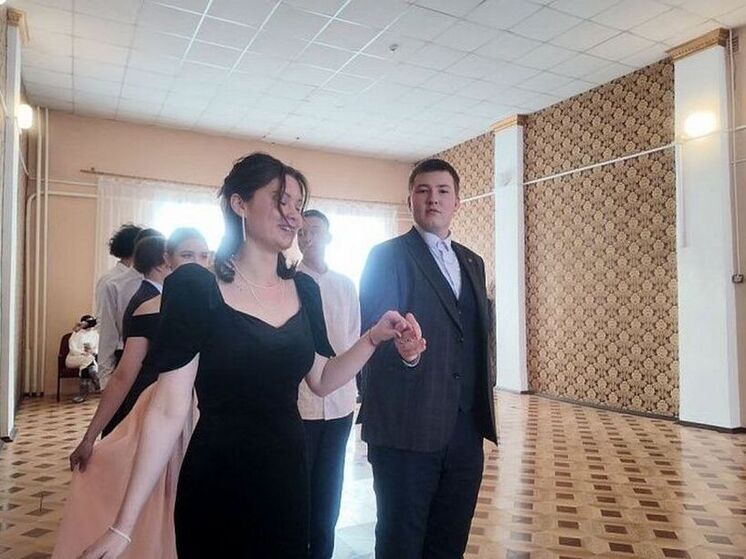 В Бурятии 200-летие восстания декабристов отметили светским балом