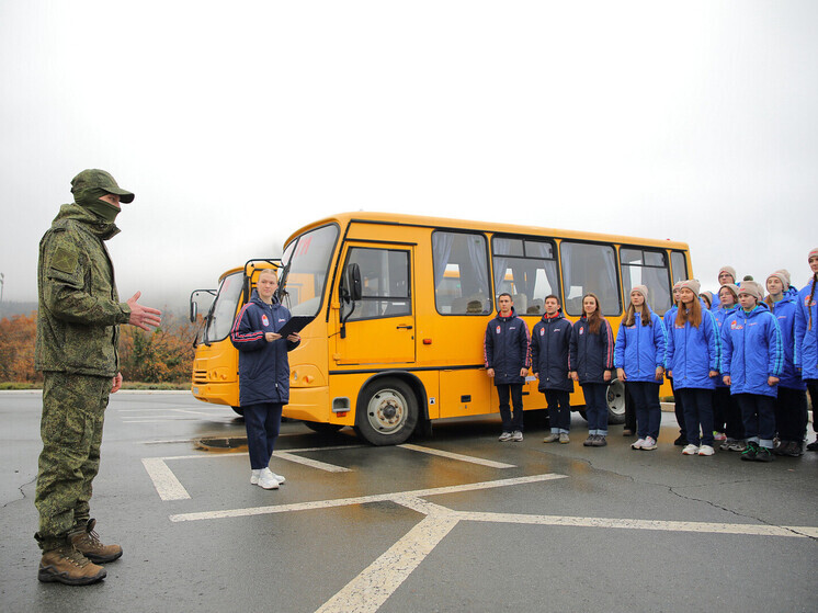 «Артек» передал два автобуса для эвакуации раненых на Донецком направлении