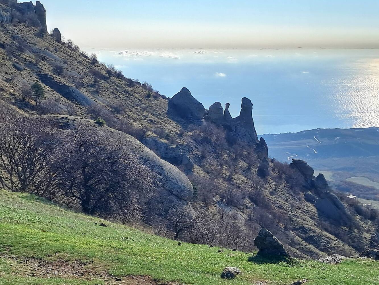 К вершине Южной Демерджи: отправляемся в межсезонье в туманную Долину привидений