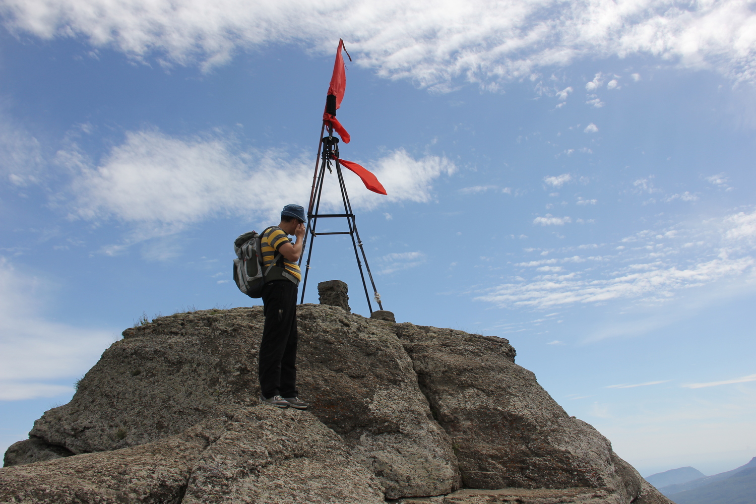 К вершине Южной Демерджи: отправляемся в межсезонье в туманную Долину привидений