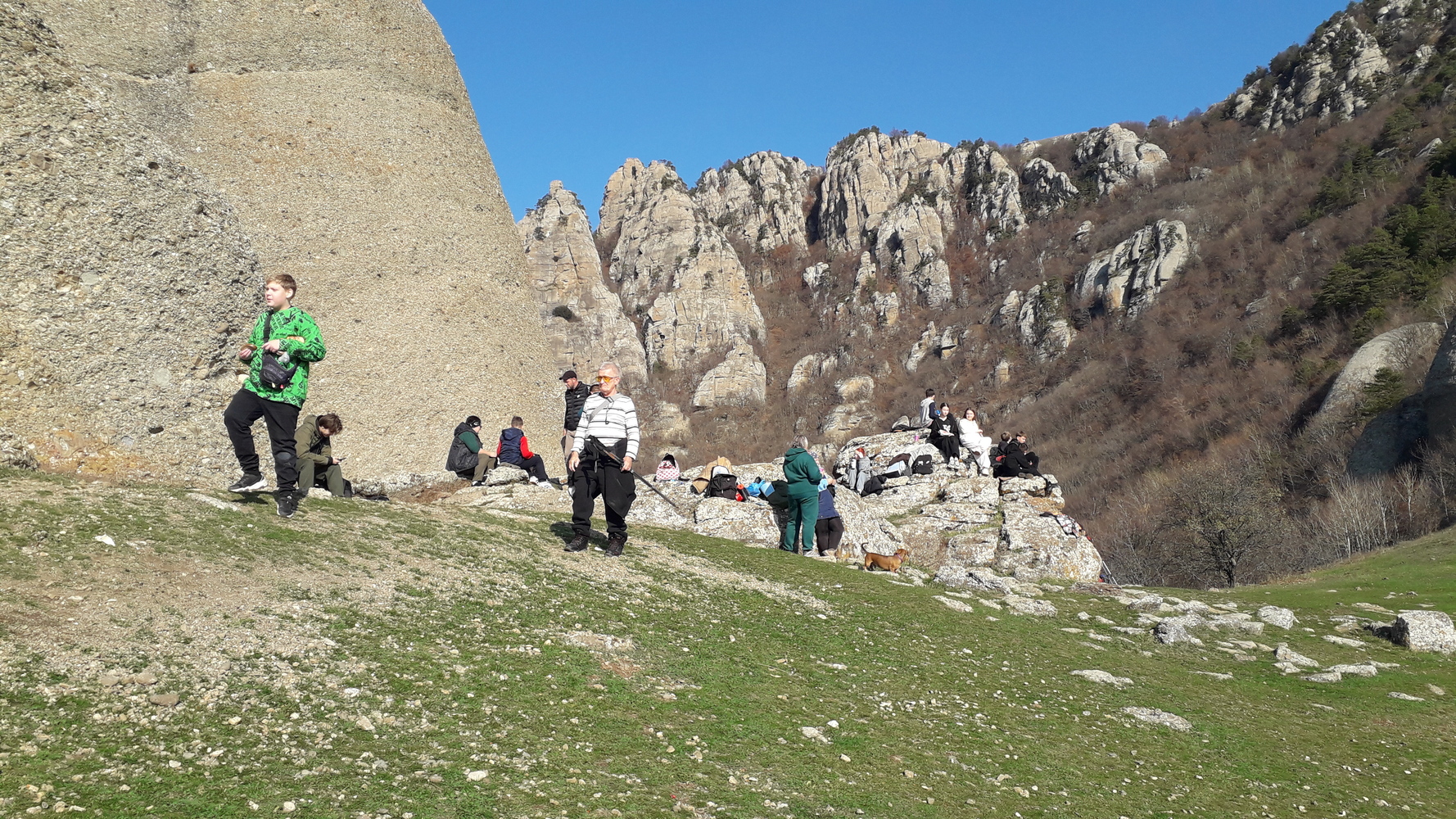 К вершине Южной Демерджи: отправляемся в межсезонье в туманную Долину привидений