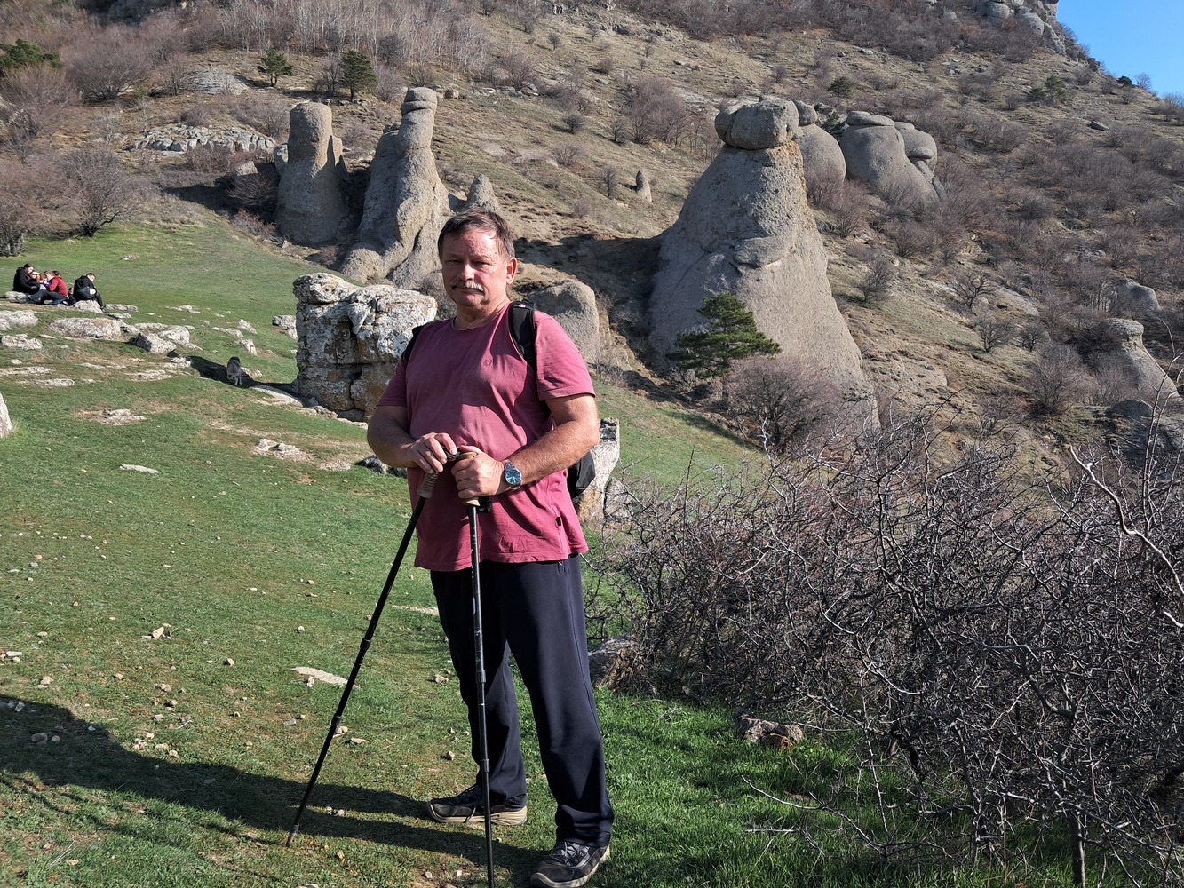 К вершине Южной Демерджи: отправляемся в межсезонье в туманную Долину привидений