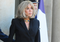 Первая леди Франции Брижит Макрон оказалась в центре нового скандала после того, как её запечатлели на видео, где она называет протестующих против комика-обвиняемого в изнасиловании феминисток «грязными суками» и «головорезами в масках»