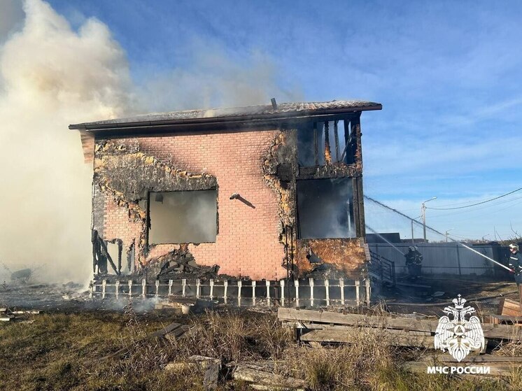В селе Стрелецкое Белгородского округа горел двухэтажный дом