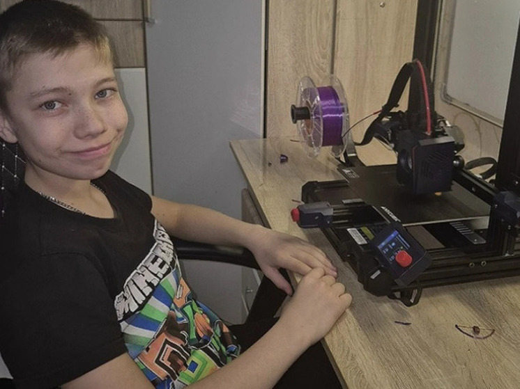 Юный крымчанин с потерей слуха освоил 3D-печать для помощи военным