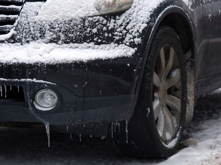 В Петропавловске-Камчатском жители жалуются на застрявший транспорт из-за снега