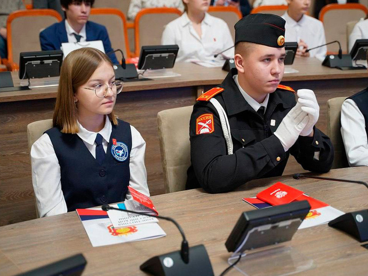Юные липчане получили свои первые паспорта в торжественной обстановке