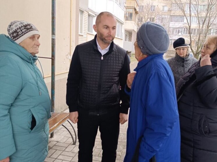 Павел Филипчук посетил центр выдачи гуманитарной помощи в Каховке