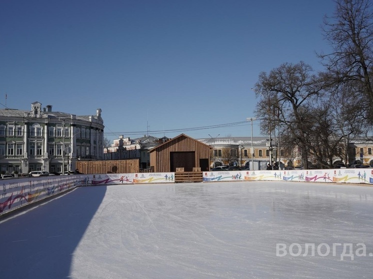 Каток на площади Революции в Вологде приглашает на массовые катания