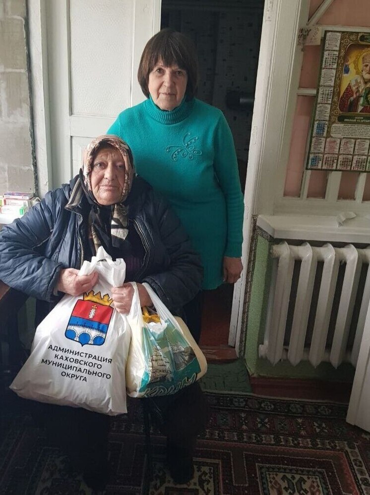 В Каховке Херсонской области нуждающимся доставили на дом гуманитарную помощь