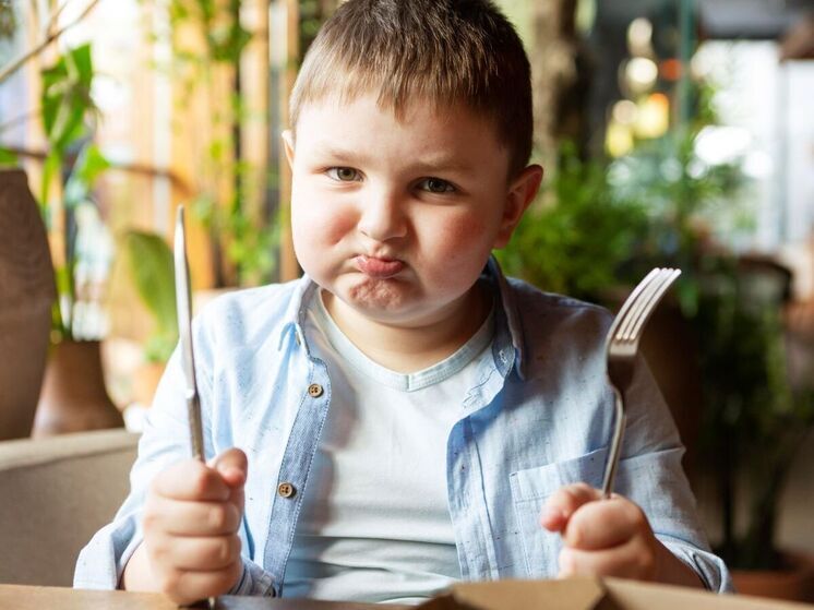 Эксперты признали, что  каждый третий ребенок в России имеет лишний вес, и назвали 5 условий борьбы